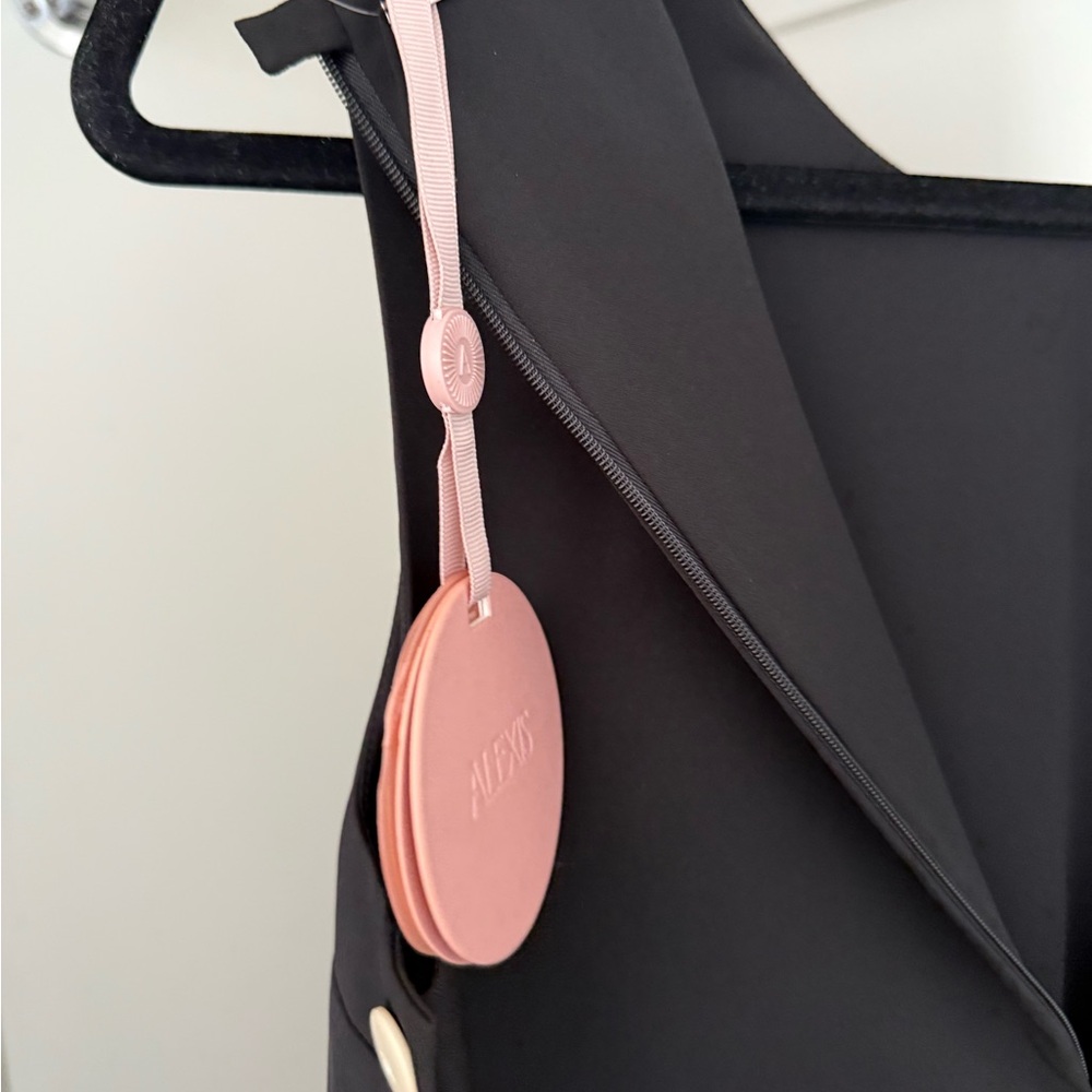 Alexis Libra - Black Sleeveless Button-Side Dress - Picture 5 of 6